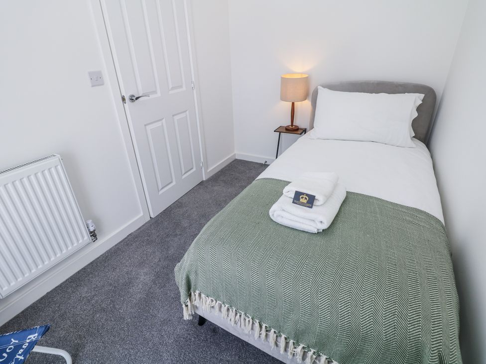 A bedroom with a single bed and towels at Peak Avenue Retreat Wingerworth near Chesterfield