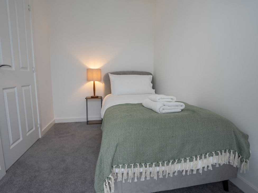 A bedroom with a single bed and lamp at Peak Avenue Retreat in Wingerworth near Chesterfield