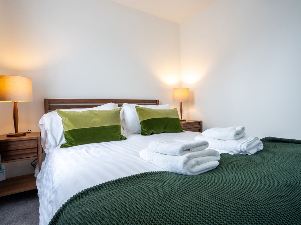 A bedroom with a bed and two lamps at Peak Avenue Retreat Wingerworth near Chesterfield