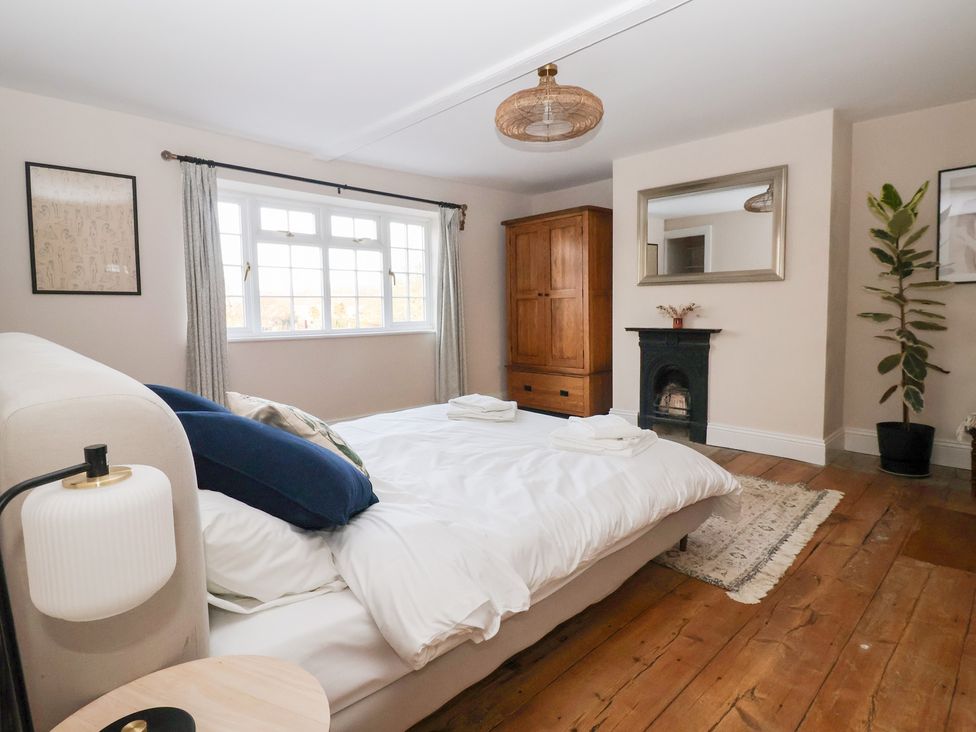 A bedroom with a bed and wardrobe at Willow Garth in Roecliffe near Boroughbridge