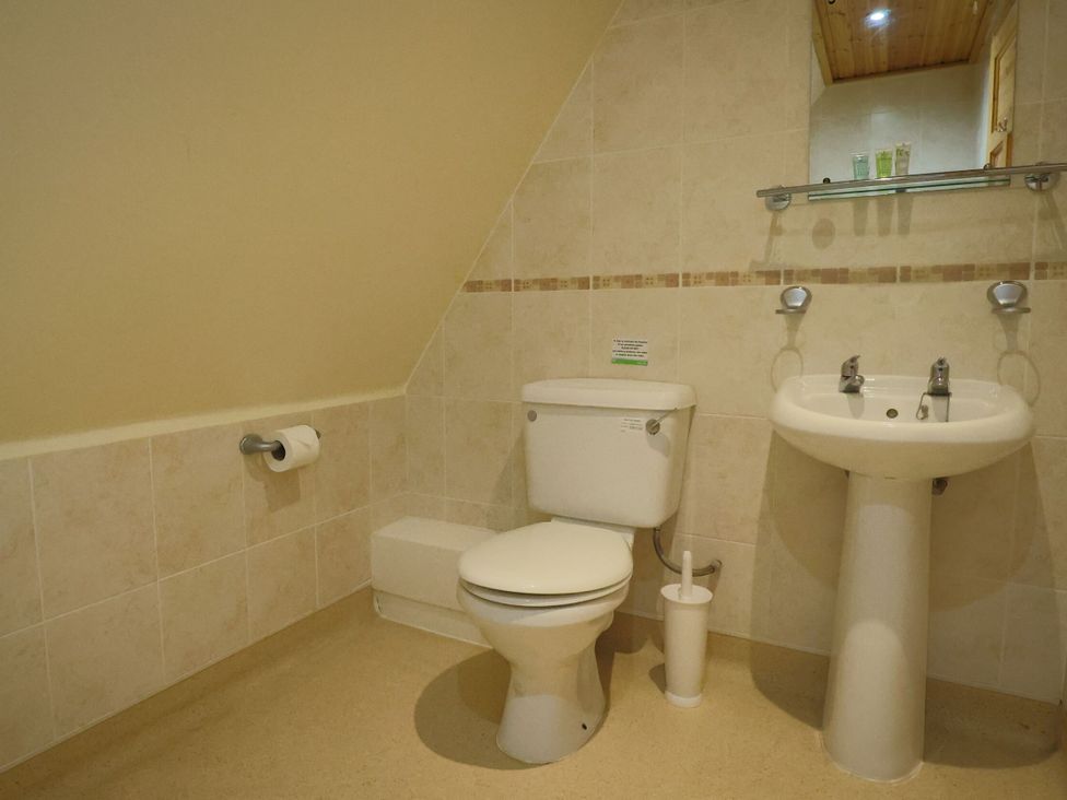 A bathroom with a toilet and sink at Lodge 68 - Fern Gully near Finlakes Holiday Park
