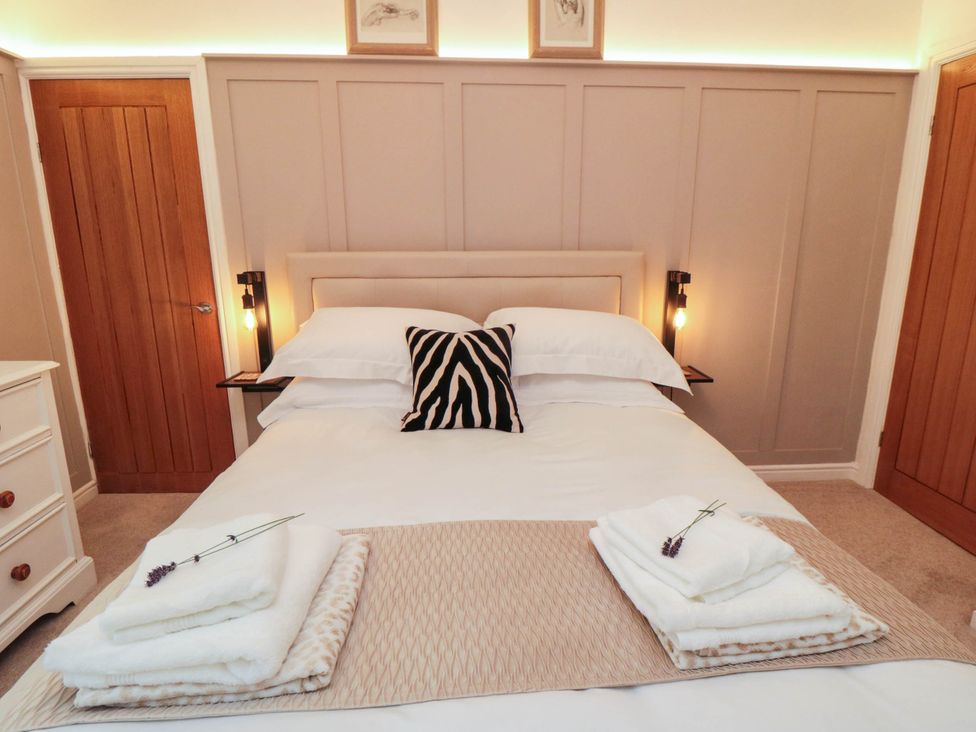 A bedroom with a bed and decorative pillows at 5 South Side