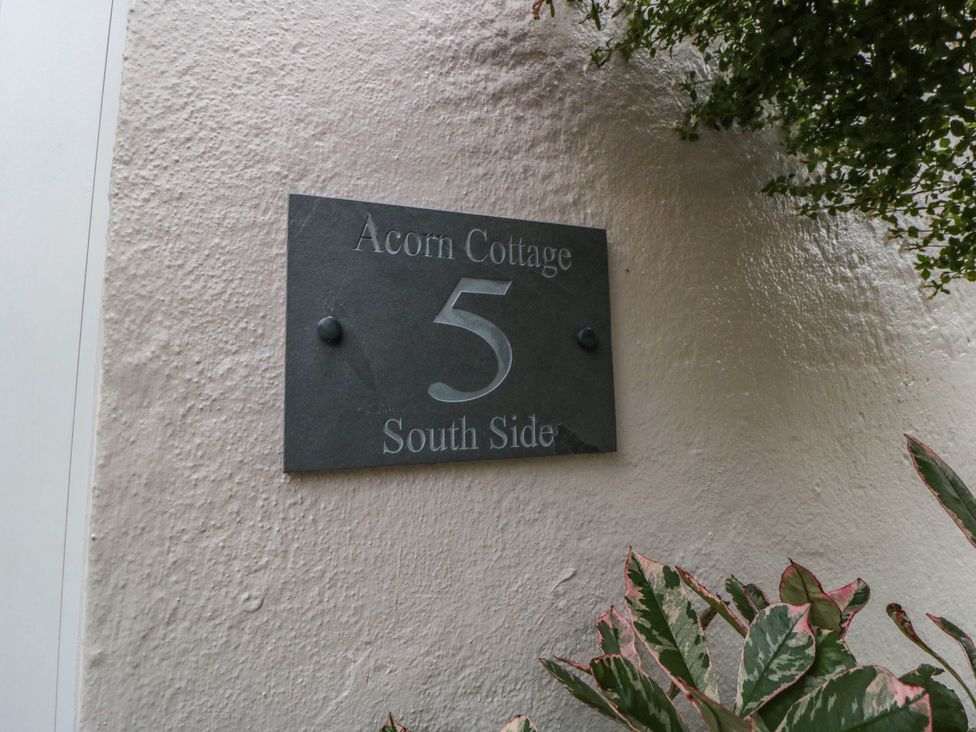 A sign indicating Acorn Cottage number 5 at Acorn Cottage in 