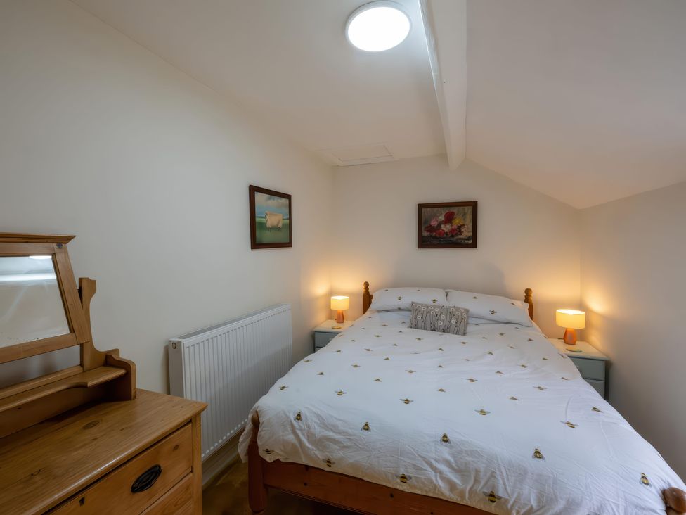 A bedroom with a bed and lamp at 1 Aberbeinw in Dolwyddelan