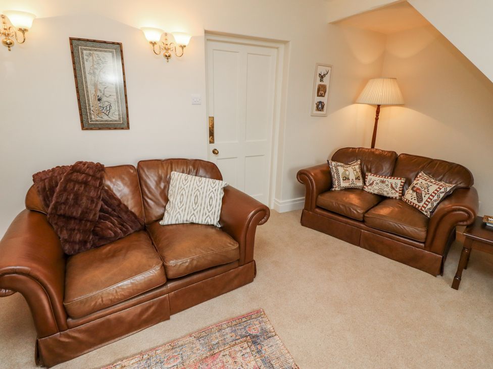 A living room with two sofas and a lamp at Peary House in Alnwick