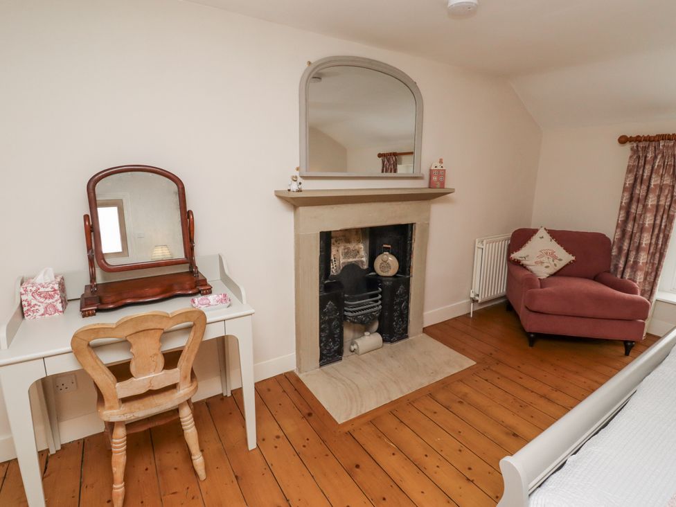 A bedroom with a vanity table and chair at Peary House in Alnwick