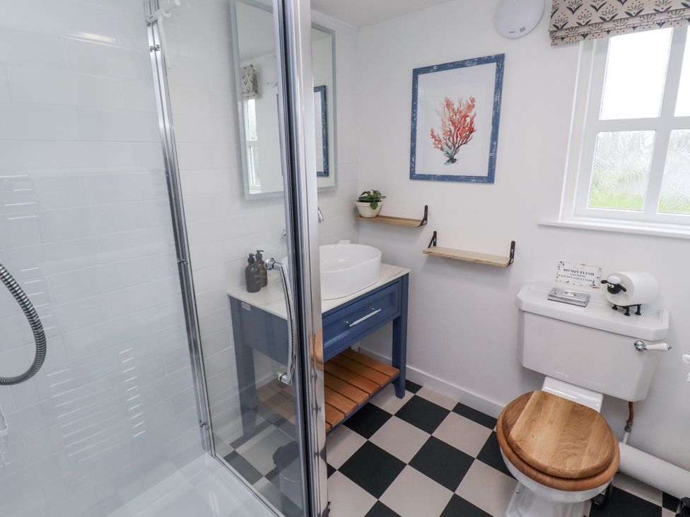 A bathroom with a shower, sink, and toilet at Peary House, Alnwick