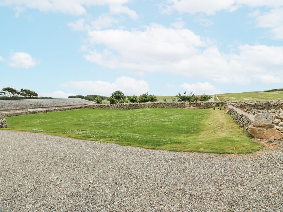 An outdoor area with grass and stone walls at The Dairy in Newton Stewart