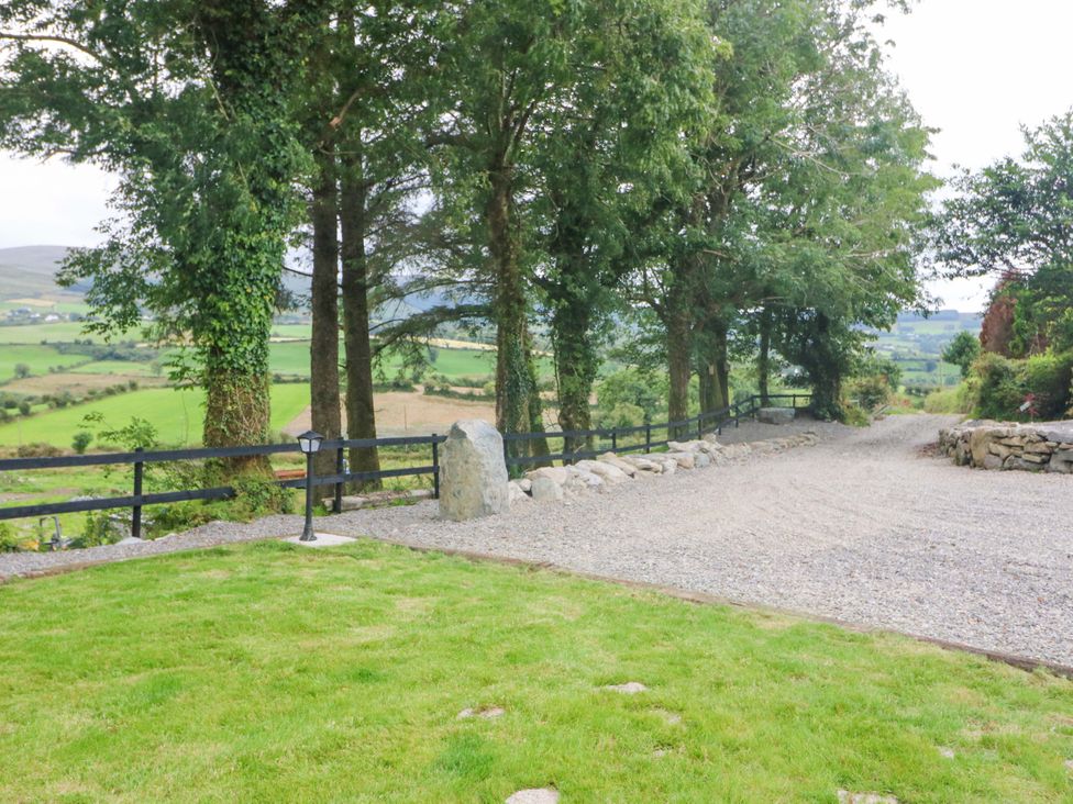 An outdoor area with a gravel drive and trees at The Stall near Kealkill, County Cork