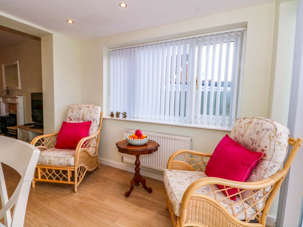 A sitting room with two chairs and a table at The Warren in Chester