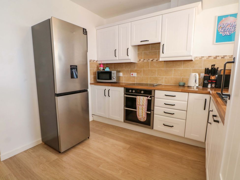 A kitchen with appliances and cabinets at The Warren in Chester