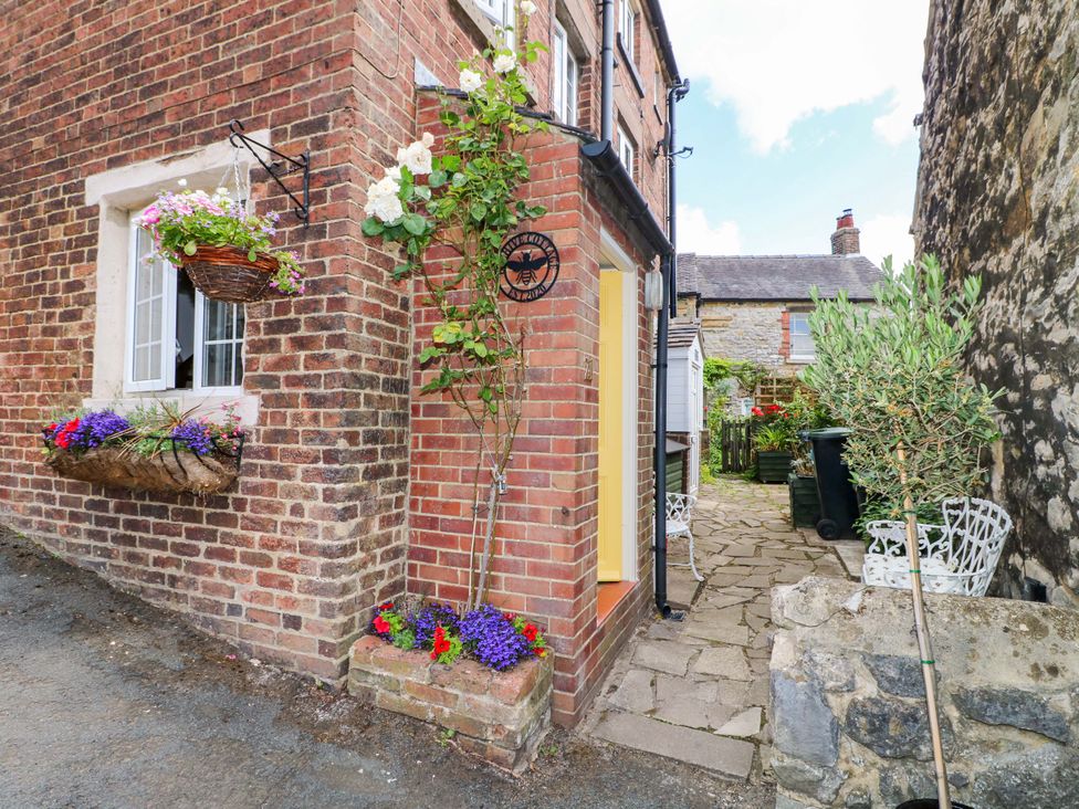 An outdoor area with a pathway and flowers at The Beehive in Wirksworth