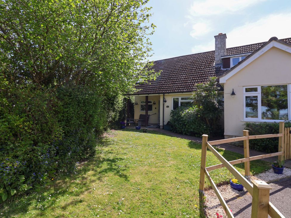 A house surrounded by garden at Rosemarie Annexe in Axminster
