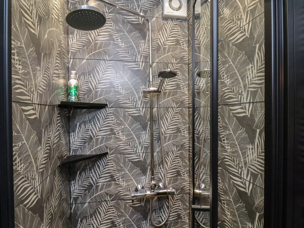 A shower with a showerhead and valve in Seaglass, Flamborough