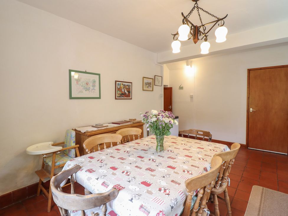 A dining room with a table and chairs at Hafod in Llangollen
