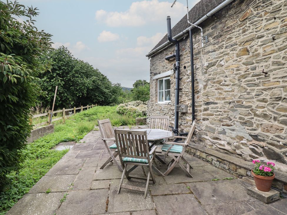 An outdoor seating area with a table and chairs at Hafod in Llangollen