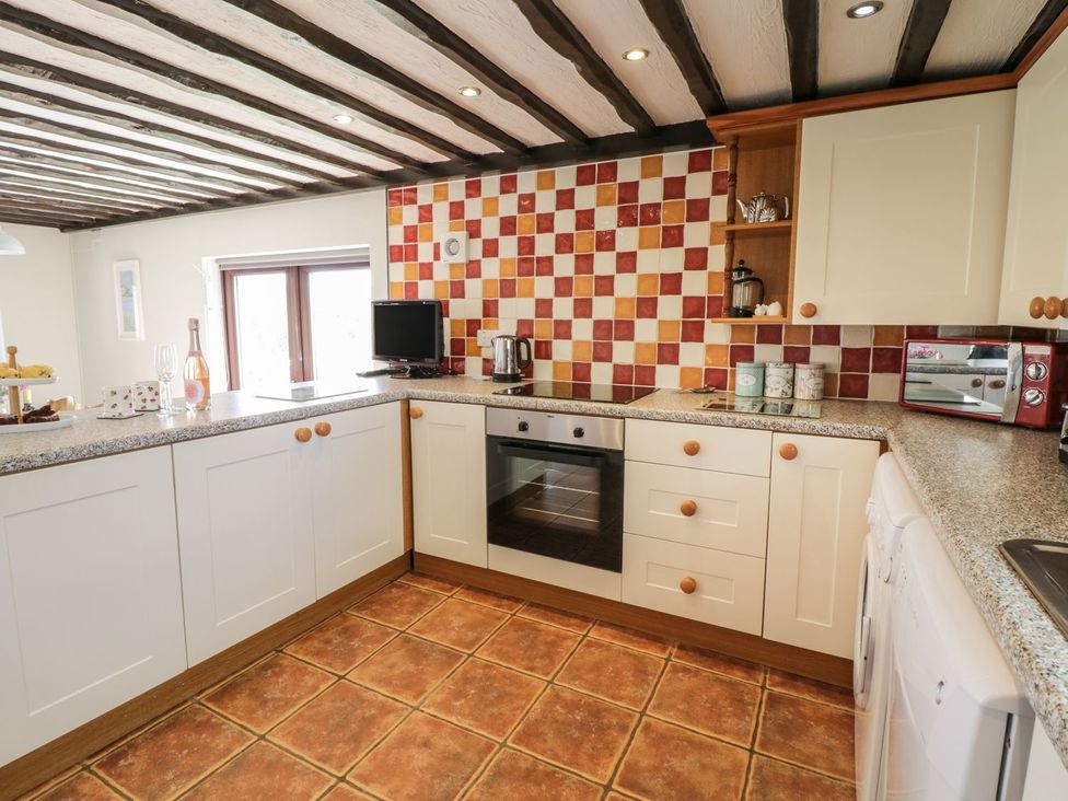 A kitchen with cabinets and appliances at Cyffdy Cottage - Aran in Bala