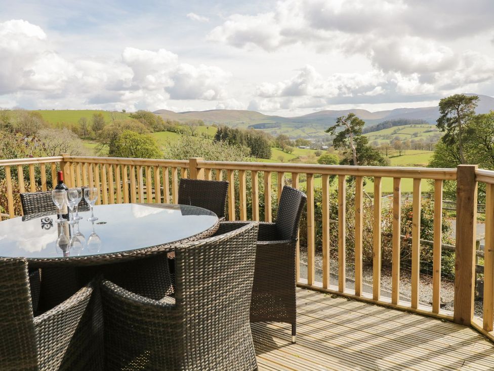 An outdoor patio with a table and chairs at Cyffdy Cottage - Aran in Bala