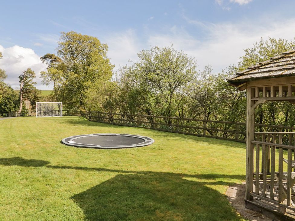 An outdoor area with a trampoline and goalpost at Cyffdy Cottage - Aran, Bala