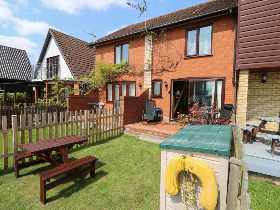 A garden with a table and chairs outside a house at Kingsmere Norwich