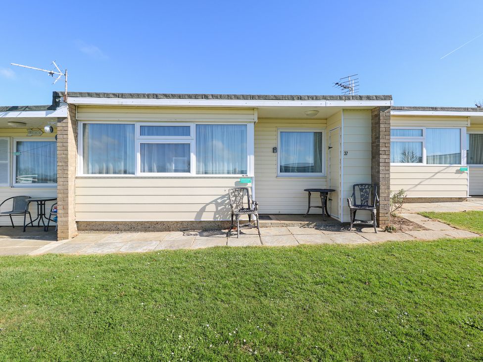 Chalet 37 - Norfolk - 1173551 - thumbnail photo 2