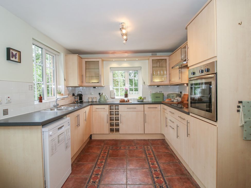 A kitchen with appliances and cabinetry at 2 Aqueduct Cottages in Chirk Bank near Chirk