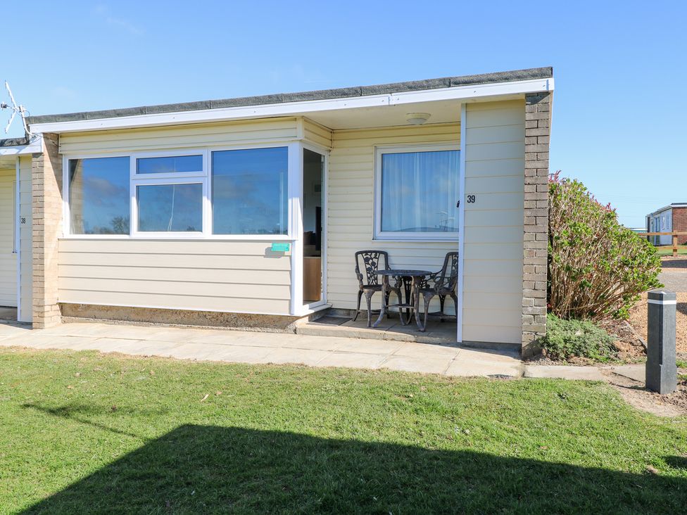 Chalet 39 - Norfolk - 1173593 - thumbnail photo 2