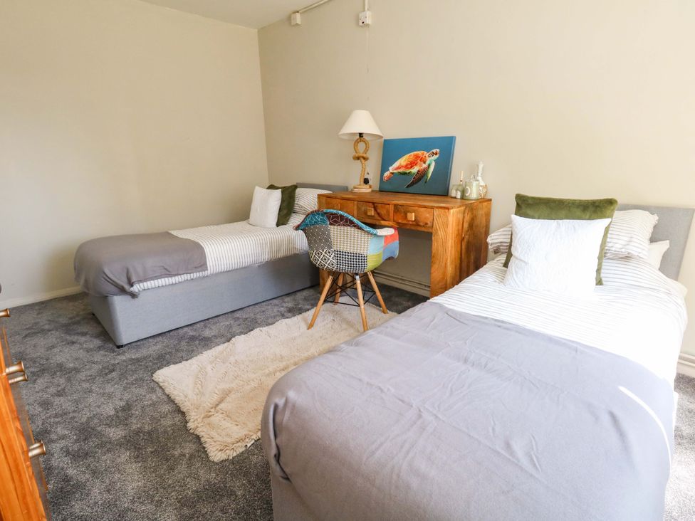 A bedroom with two beds and a desk at Lily's Pad in Weston, Portland
