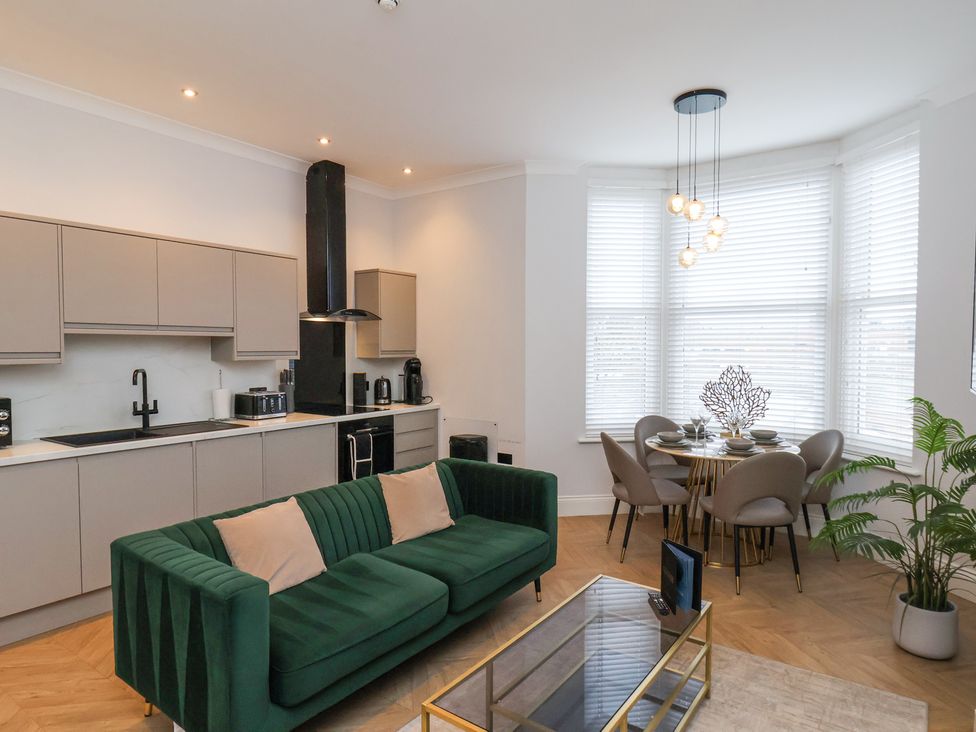 The Salisbury Apartment 302 - North Yorkshire (incl. Whitby) - 1173658 - thumbnail photo 2