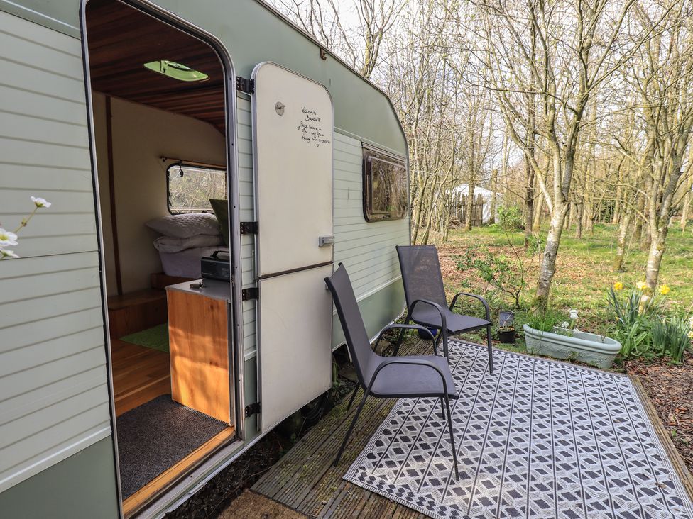 Bramble The Retro Caravan - Lake District - 1173683 - thumbnail photo 2