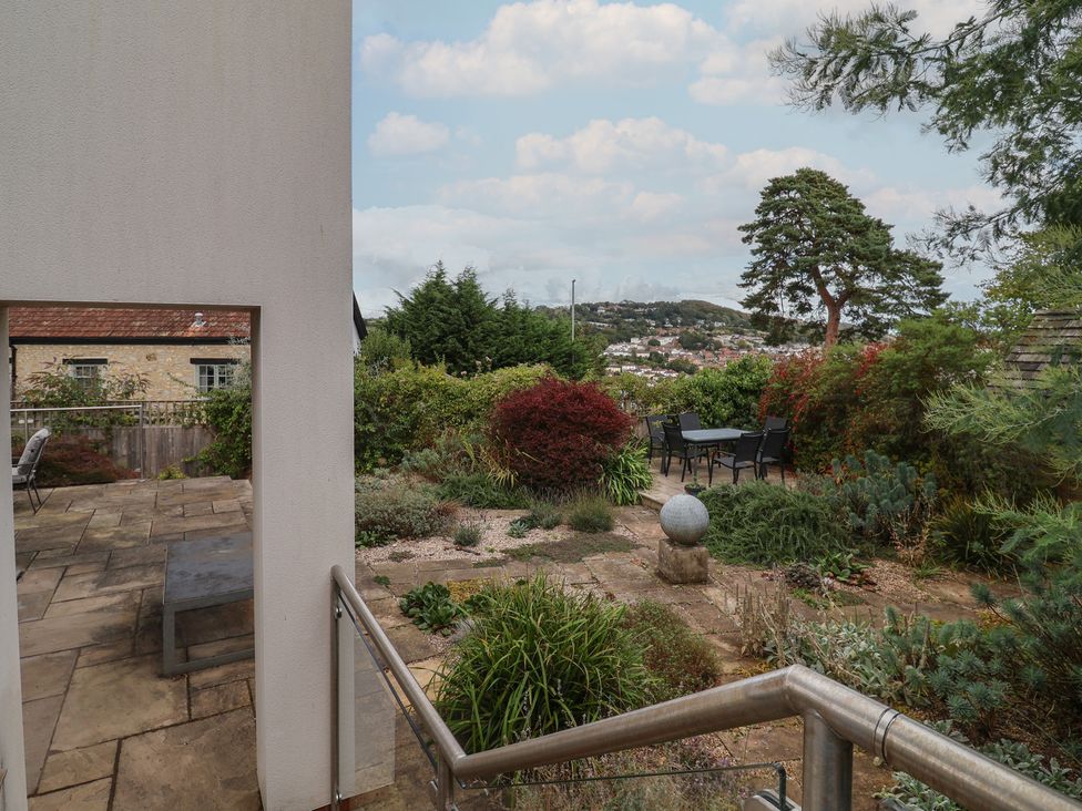 A garden with a table and chairs at The Well House in Lyme Regis