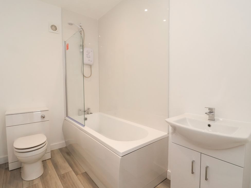 A bathroom with a bathtub, sink, and toilet at Castle View in Scarborough
