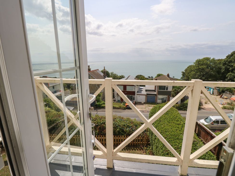 A balcony view overlooking the sea at Poppy Cottage in Ventnor