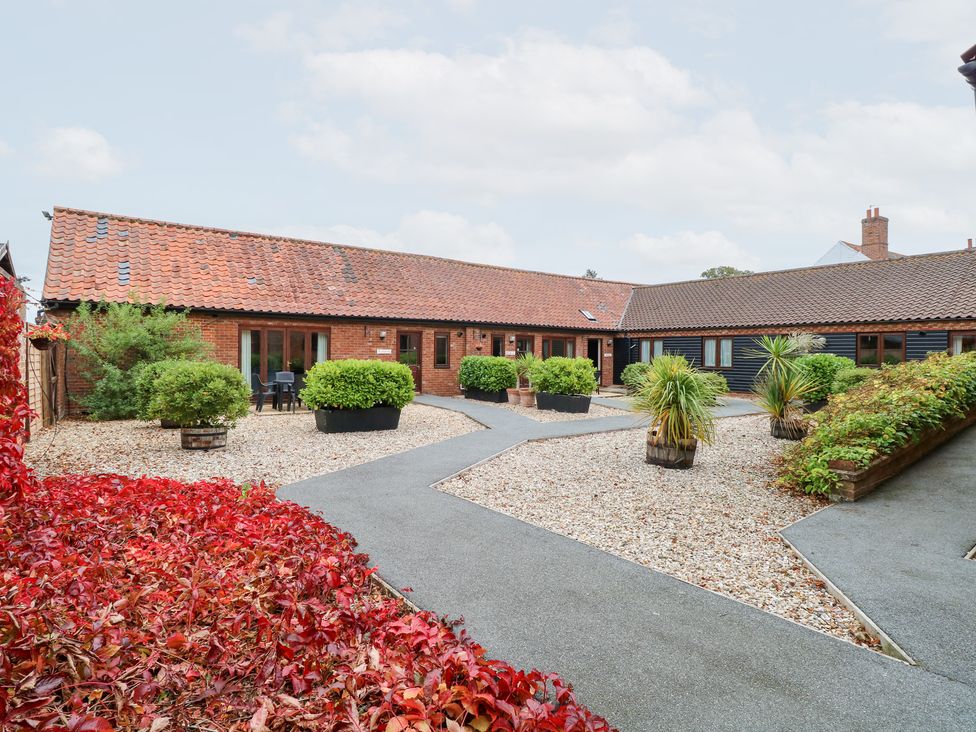 An outdoor area with buildings and plants at Sycamore in Wood Norton near Foulsham