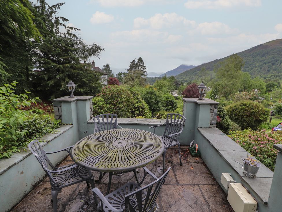 A garden with a table and chairs at High Cross in Keswick
