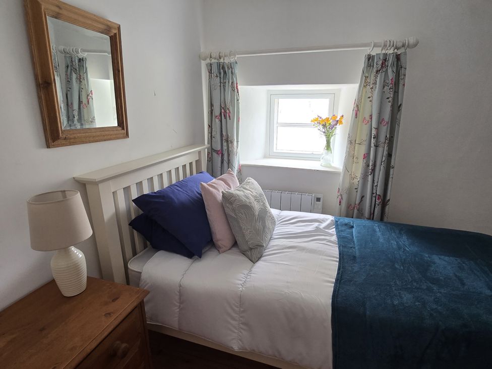 A bedroom with a single bed and a window at Picket Mead Southleigh near Colyton