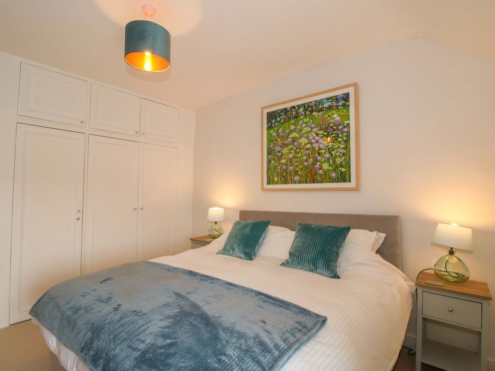 A bedroom with a bed and lamps at 41 High Street in Bishop's Castle