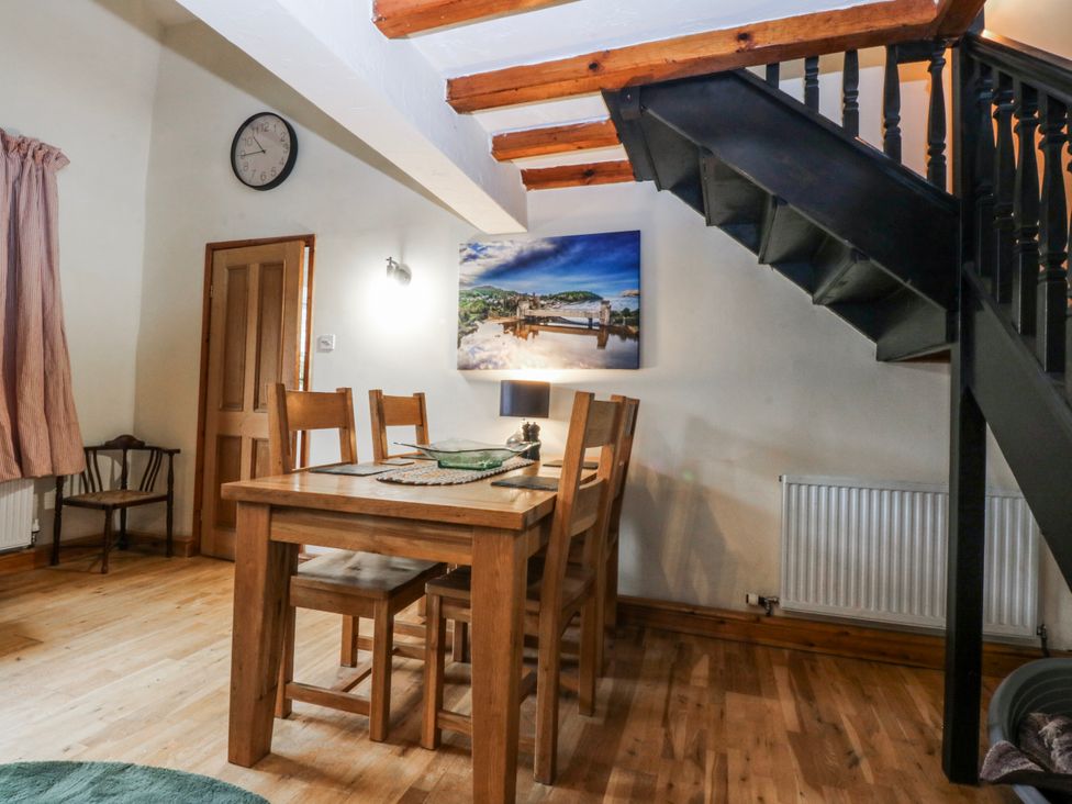 A dining room with a table and chairs at Pen Glorian in Conwy