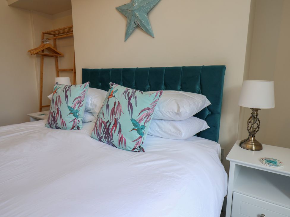 A bedroom with a bed and pillows at Kingfisher House in Staithes
