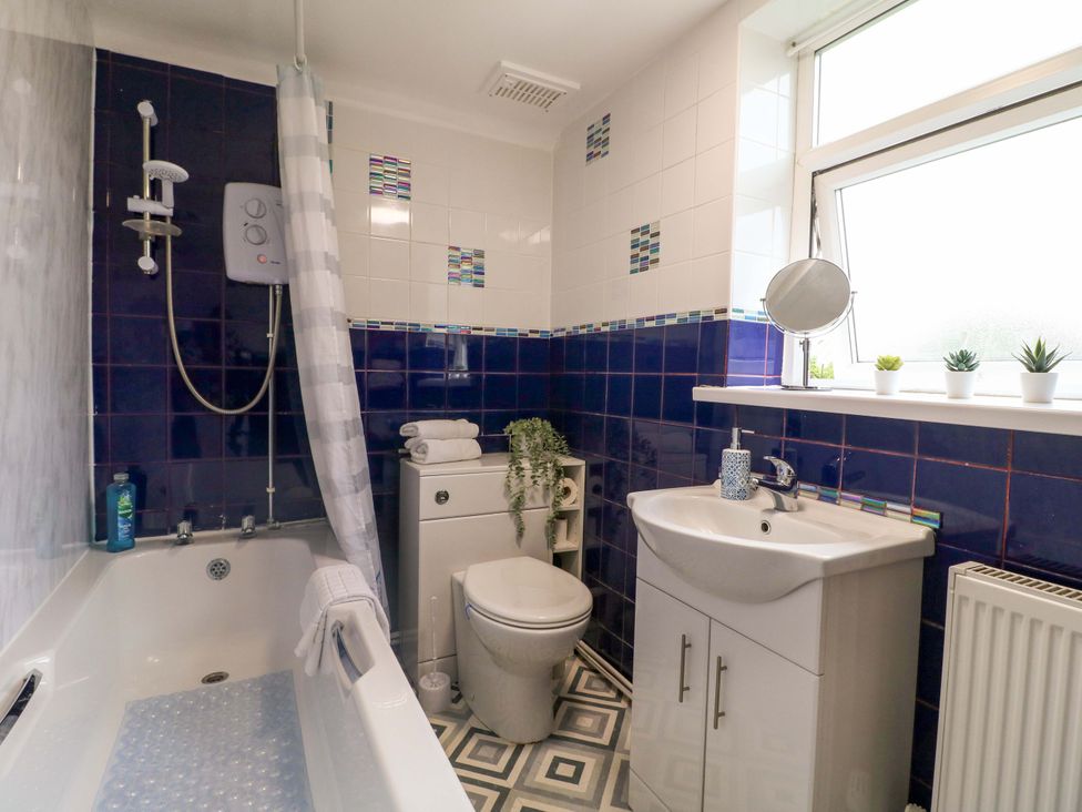 A bathroom with a bath tub and sink at Oxcroft View Oxcroft near Clowne