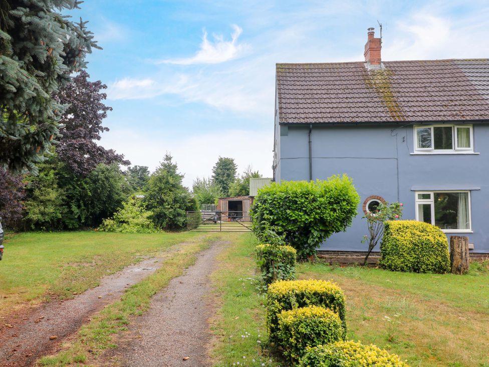 A house and garden at Oxcroft View in Oxcroft near Clowne