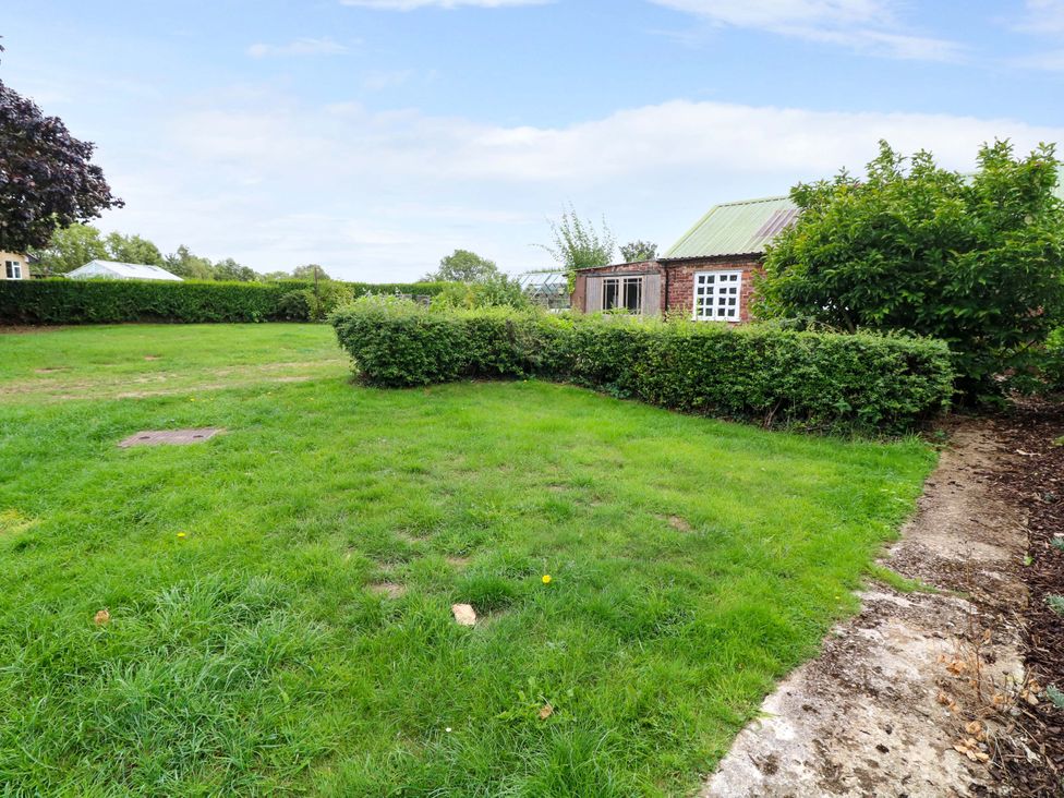 A garden with grass and bushes at Oxcroft View in Oxcroft near Bolsover