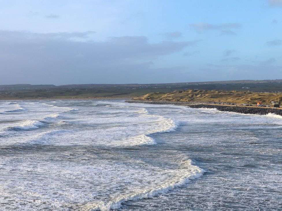 A view of the ocean with waves and shoreline at Teach Ti Miltown Malbay