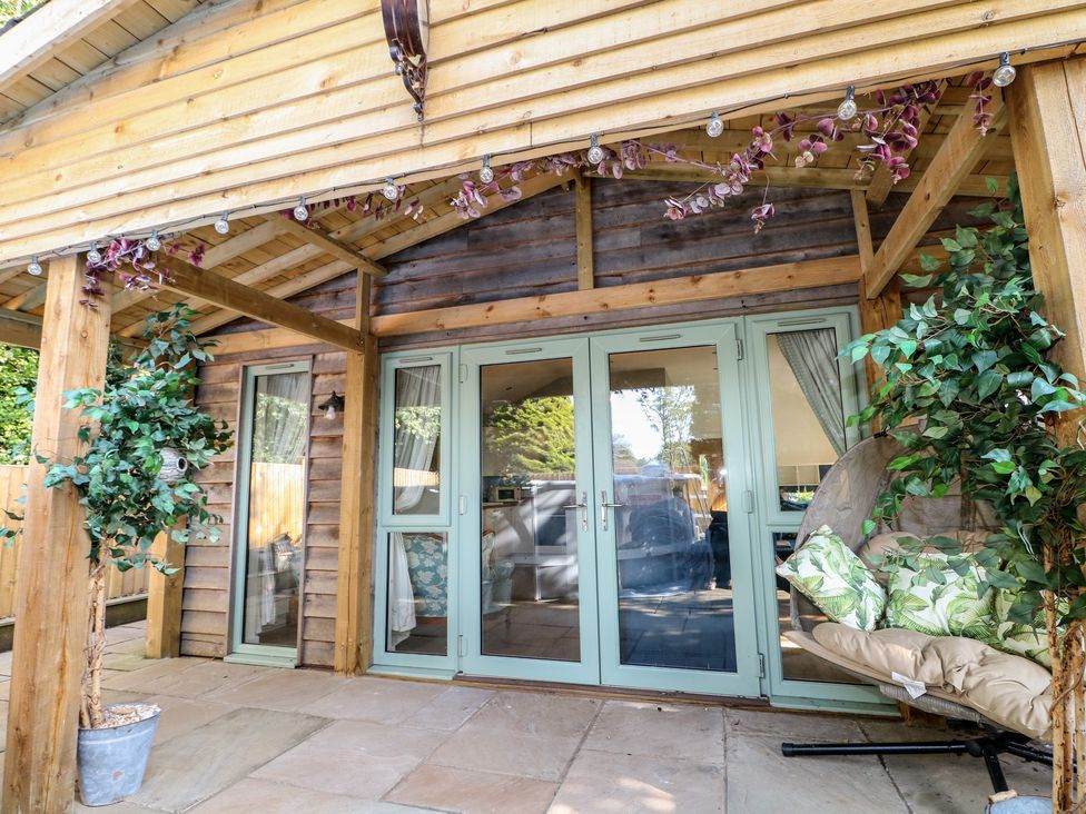 An outdoor area with wooden beams and sliding doors at El -Nido in Alton