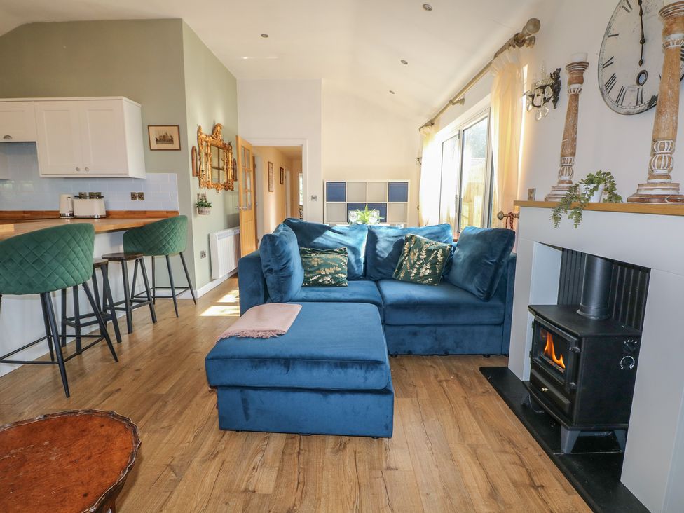 A living room with a blue sofa and fireplace at El -Nido in Alton