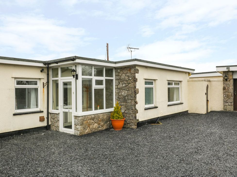 Llain Delyn - Anglesey - 1174294 - thumbnail photo 2