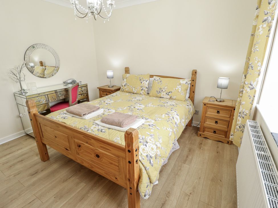 A bedroom with a bed and dressing table at 5 Links Court in Skegness