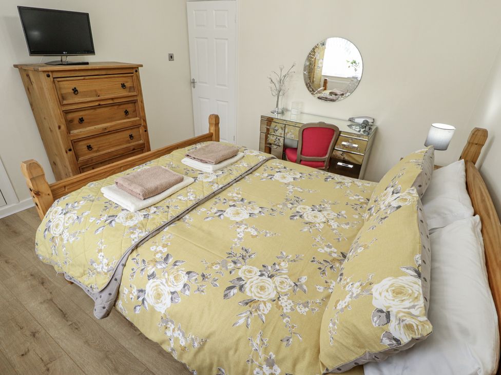 A bedroom featuring a bed with towels on it at 5 Links Court in Skegness