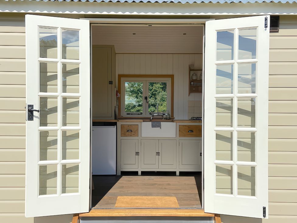 Shepherd Hut 1 - Kent & Sussex - 1174319 - thumbnail photo 2