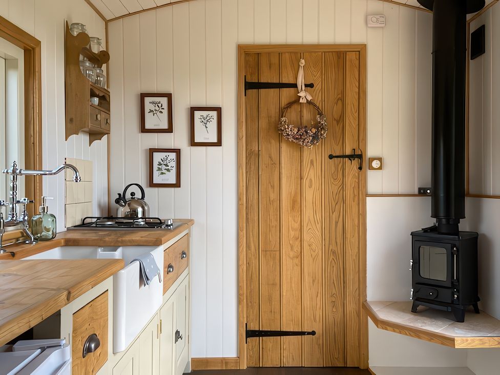 Shepherd Hut 1 - Kent & Sussex - 1174319 - thumbnail photo 5